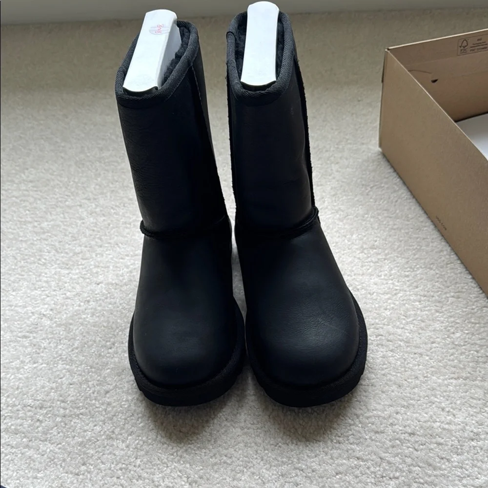 New UGG Black Classic Short Leather Boots 5 36 - Picture 5 of 7